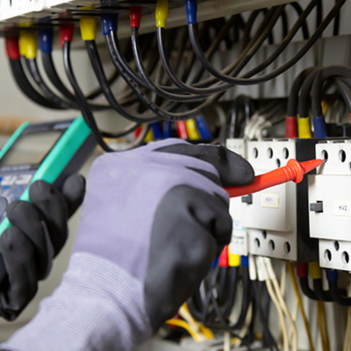 A Logic4training student learning how to test correctly in part of their electrical safety awareness course