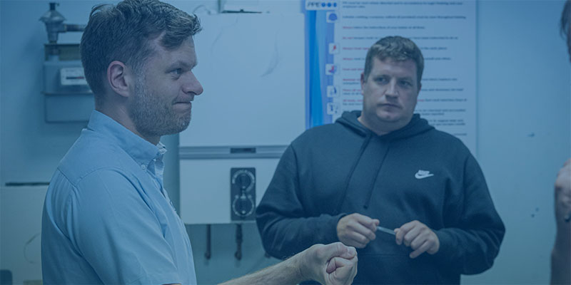 trainer simon talking to students