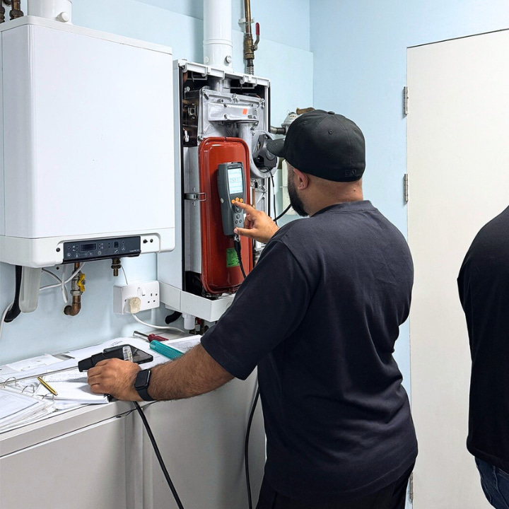 A Logic4training gas student, who works for one of the UK's most respected companies, completing their training