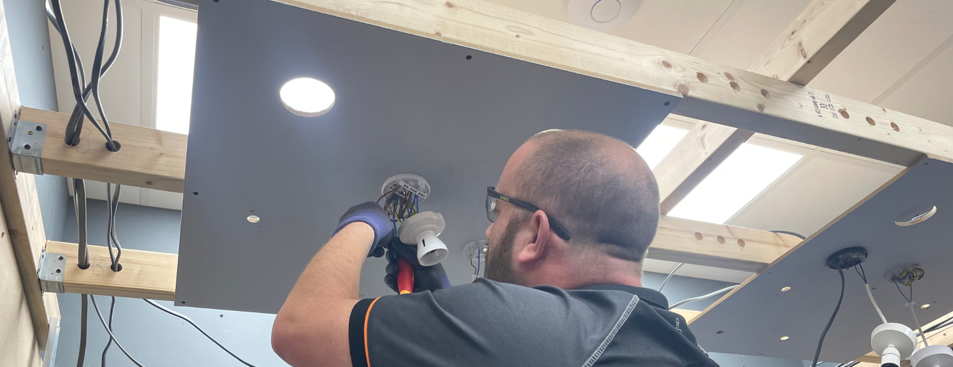 electrical student learning how to replace a light socket