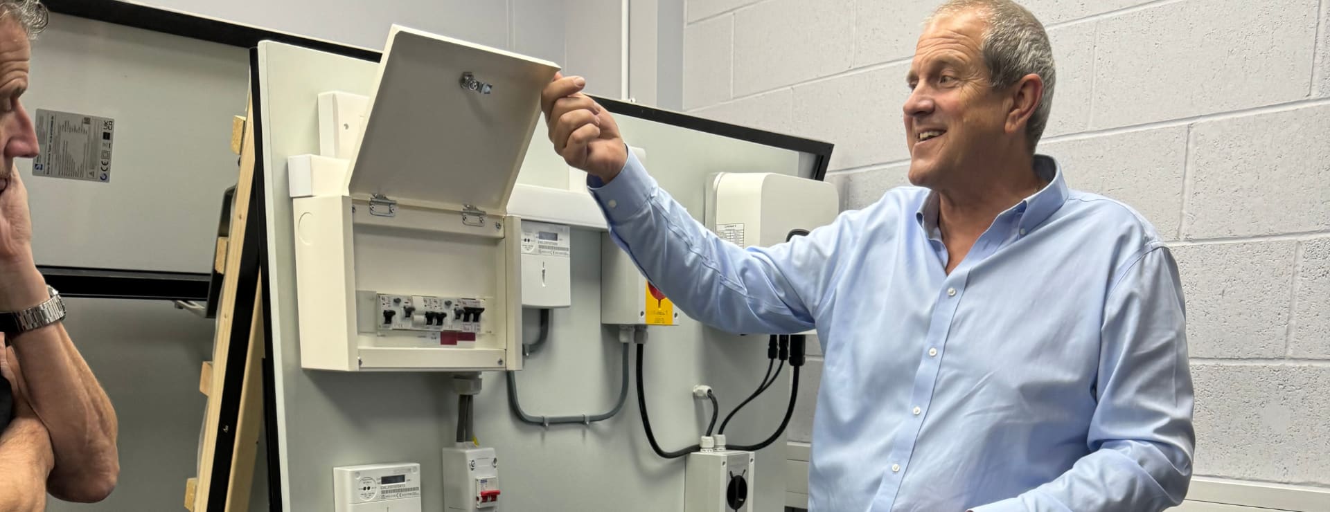 solar pv trainer teaching a solar pv class the components of solar panel installation