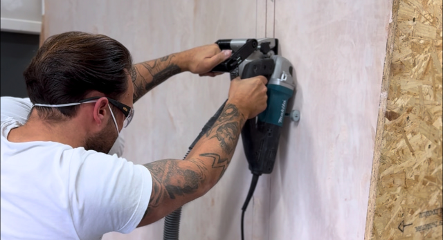 Logic4training completing their construction training by chasing a wall