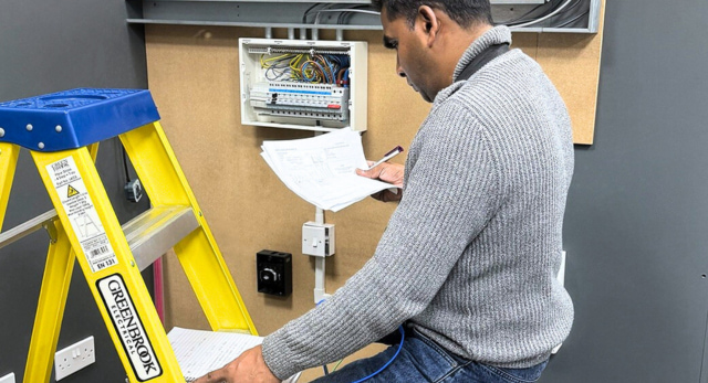 A Logic4training student training to carry out an EICR