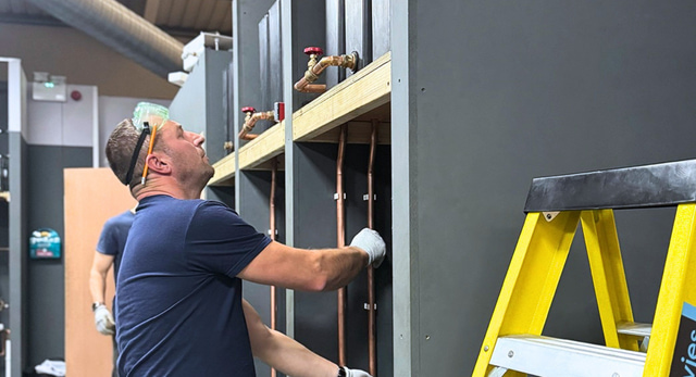 A plumber training to get more leads