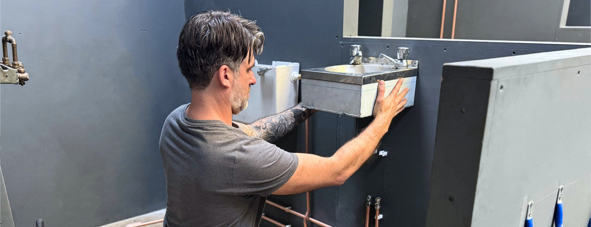 A Logic4training plumbing candidate fitting a sink