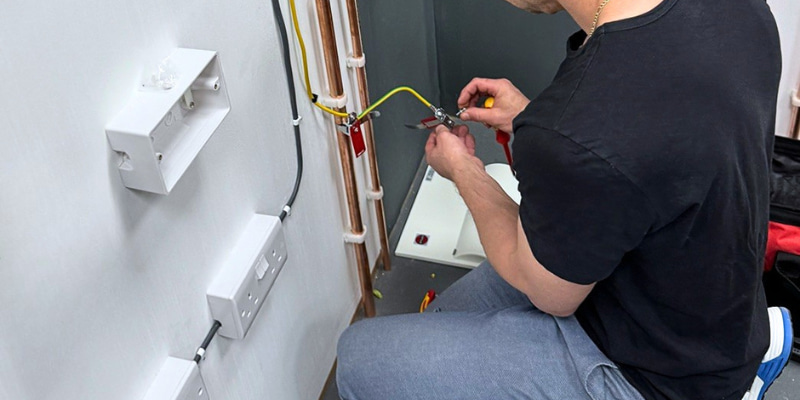 A Logic4training 5357 Level 3 NVQ candidate working in a live environment