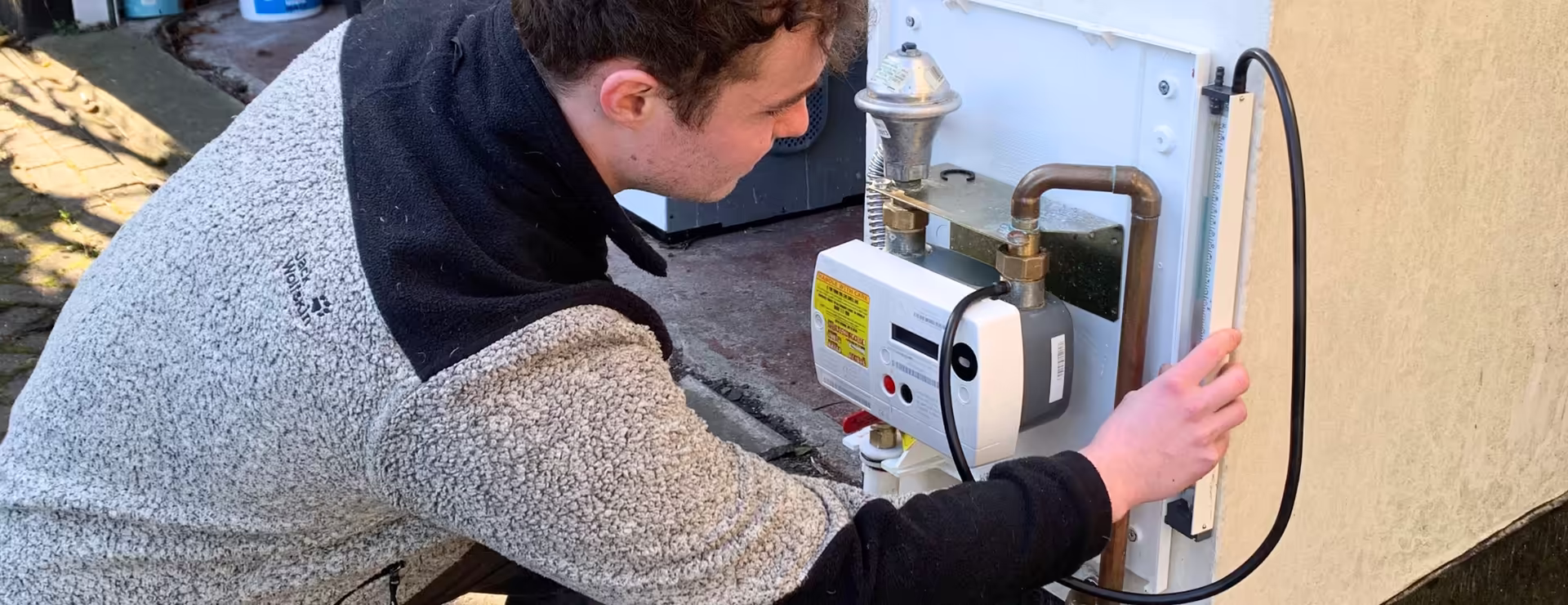 A trainee gas engineer carrying out a tightness test to IGEM's standards